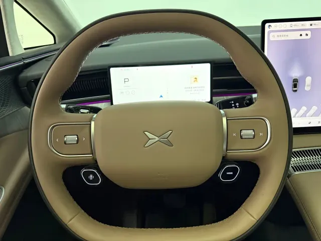 Xpeng X9 — Фото автомобиля 16