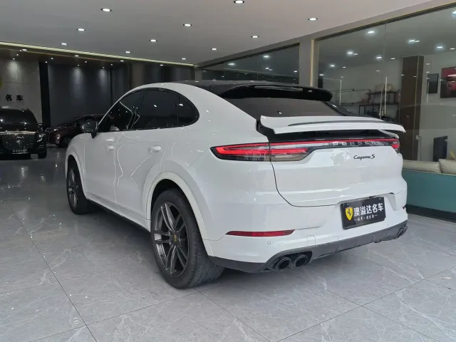 Porsche Cayenne — Фото автомобиля 18