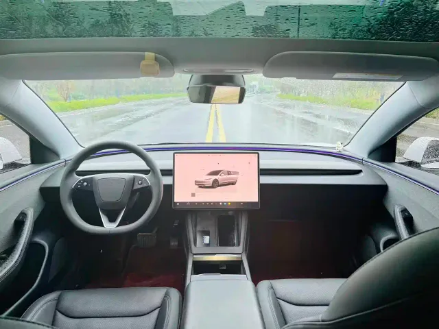 Tesla Model 3 — Фото автомобиля 6