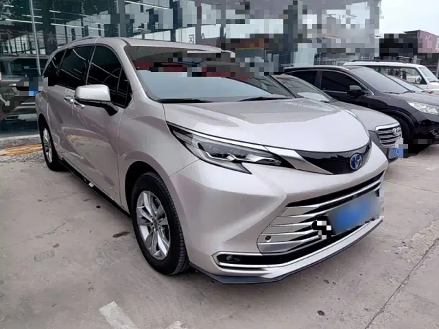 Toyota Sienna — Фото автомобиля 3