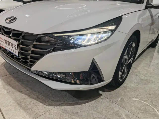 Hyundai Elantra — Фото автомобиля 10