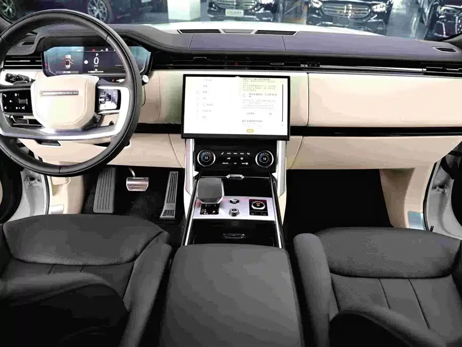 Land Rover Range Rover 2023 3.0 L6 360PS Golden Age Edition — Фото автомобиля 8