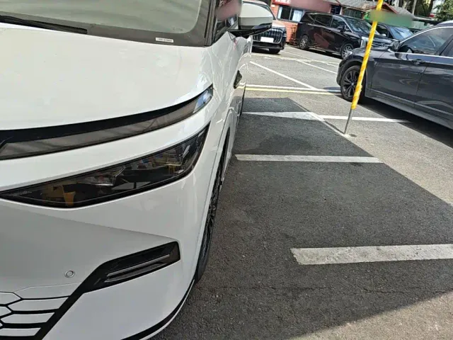 Xpeng X9 — Фото автомобиля 23