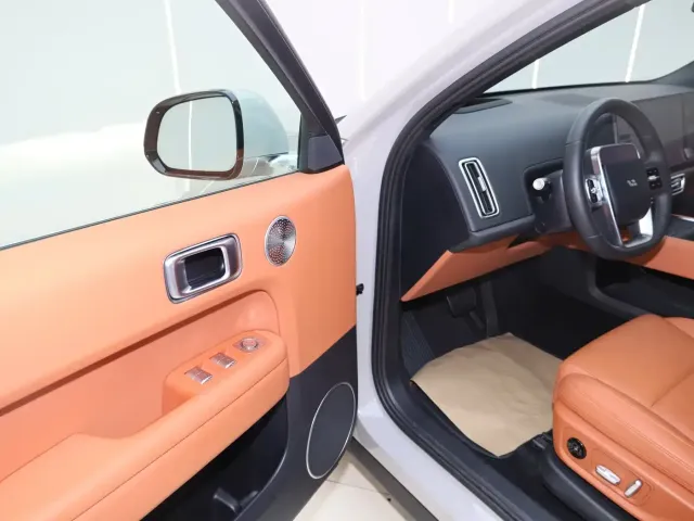 Li Auto L6 — Фото автомобиля 17