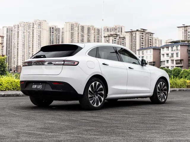 Aito M5 — Фото автомобиля 6