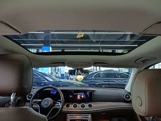 Mercedes-Benz E-Class — Фото автомобиля 17