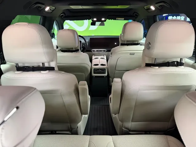 Li Auto L9 — Фото автомобиля 24