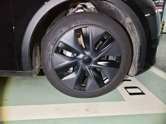 Tesla Model Y — Фото автомобиля 8