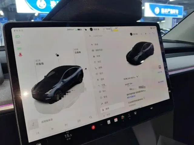 Tesla Model Y — Фото автомобиля 12