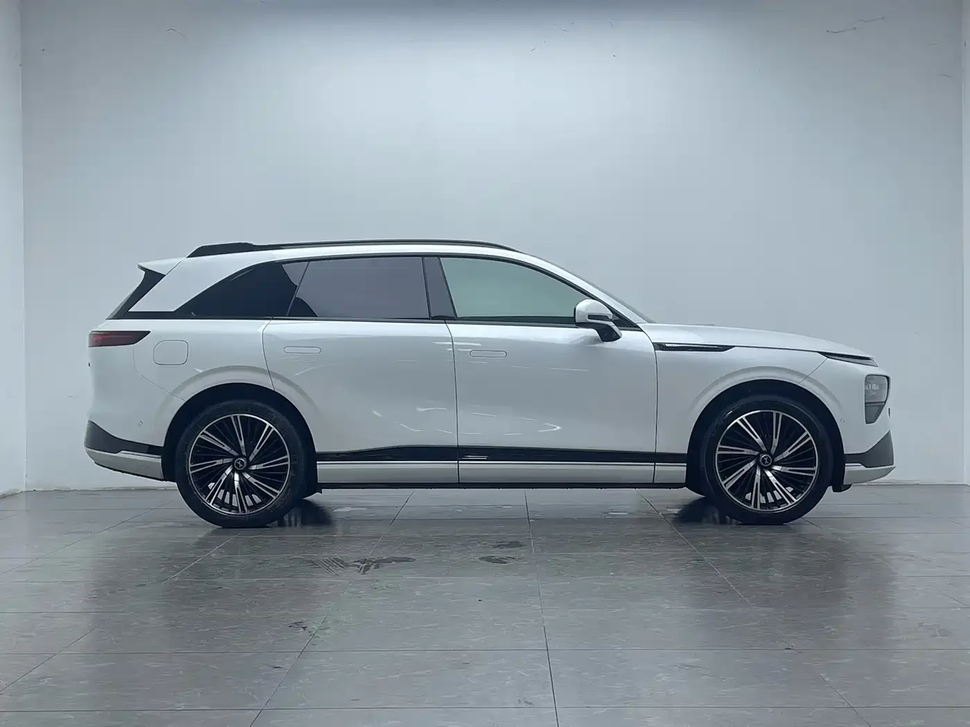 XPeng XPeng G9 2022 570 Pro — Фото автомобиля 9