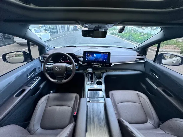 Toyota Sienna — Фото автомобиля 6