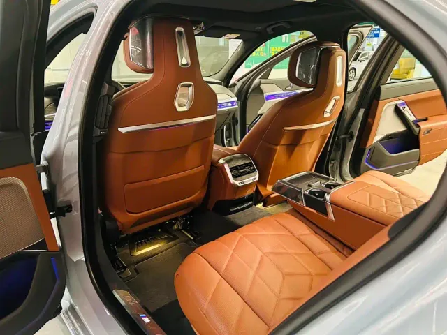 BMW 7 Series — Фото автомобиля 10