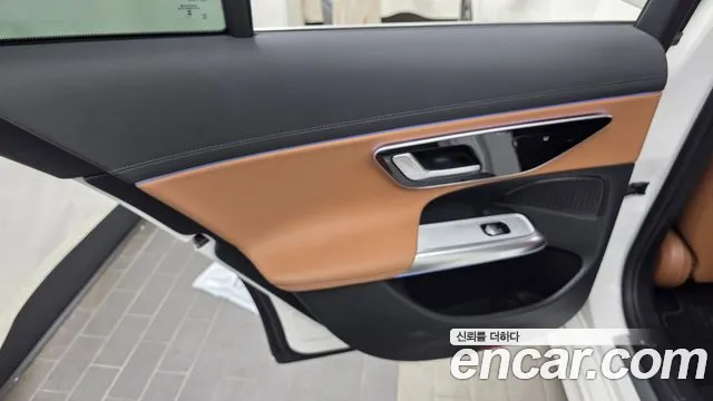 Mercedes-Benz E-Class — Фото автомобиля 25
