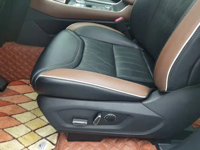 Ford Explorer — Фото автомобиля 20