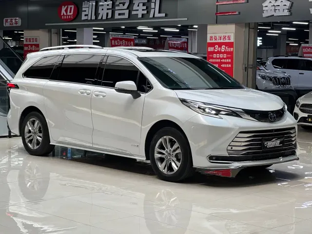 Toyota Sienna — Фото автомобиля 3