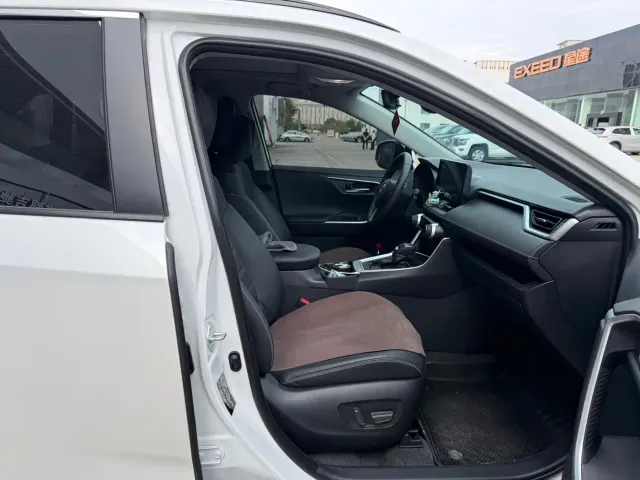 Toyota RAV4 — Фото автомобиля 13