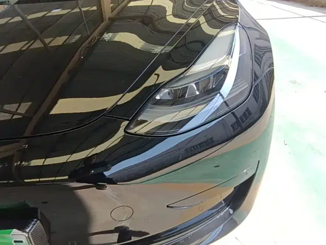 Tesla Model 3 — Фото автомобиля 23
