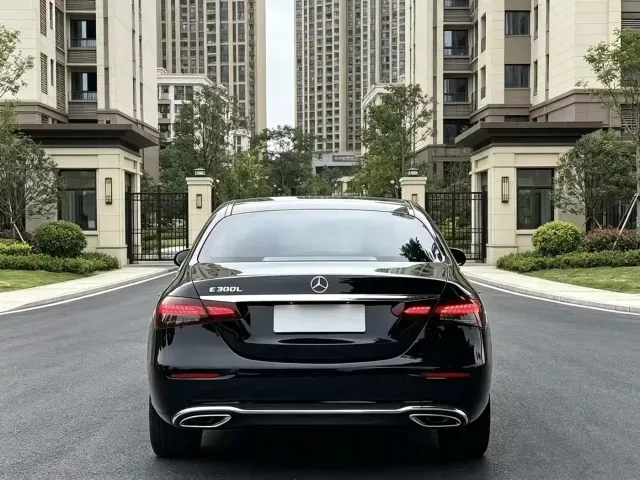 Mercedes-Benz E-Class — Фото автомобиля 8