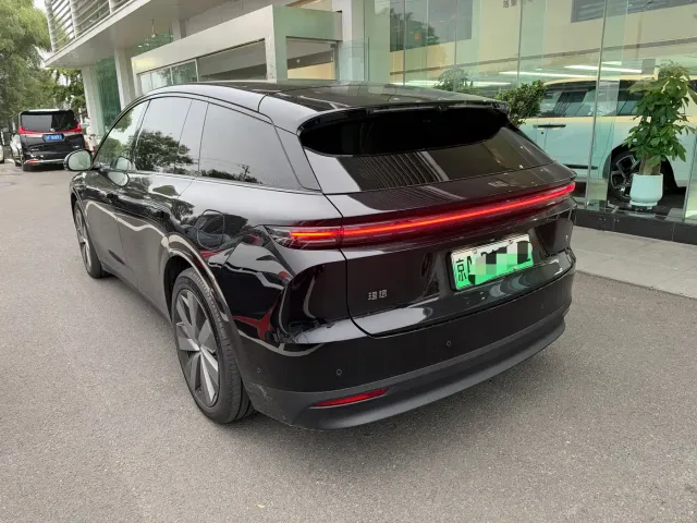 Li Auto i6 — Фото автомобиля 9