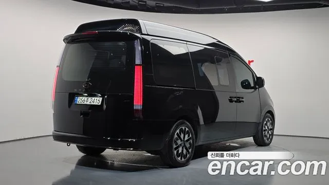 Фотография автомобиля — Hyundai Staria