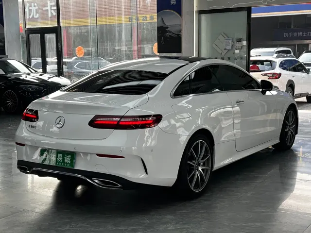 Mercedes-Benz E-Class — Фото автомобиля 4