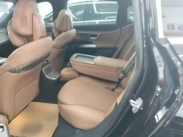 Mercedes-Benz E-Class — Фото автомобиля 16