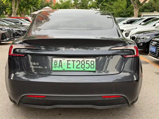 Tesla Model 3 — Фото автомобиля 11