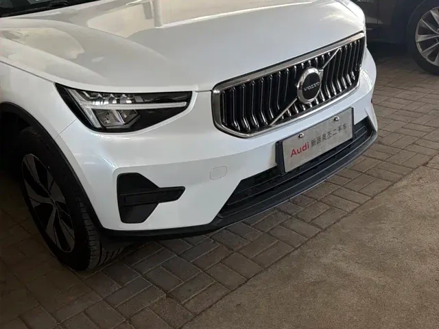 Volvo XC40 — Фото автомобиля 9
