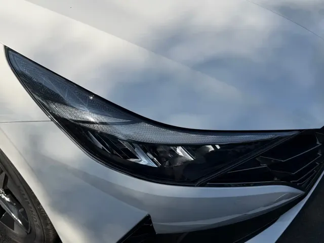Hyundai Elantra 2022 1.5L CVT LUX Premium Edition — Фото автомобиля 14