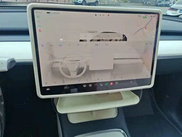 Tesla Model Y — Фото автомобиля 9