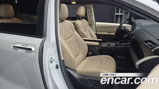 Toyota Sienna — Фото автомобиля 12