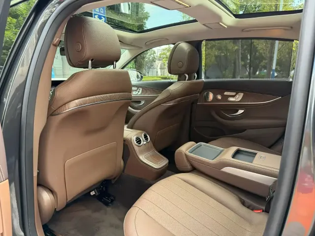 Mercedes-Benz E-Class — Фото автомобиля 6