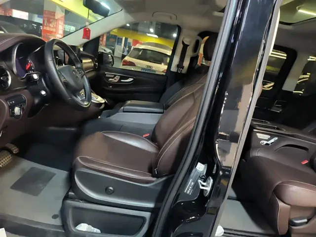 Mercedes-Benz Mercedes-Benz V-Class 2021 V 260 L Long Wheelbase Luxury Edition — Фото автомобиля 14