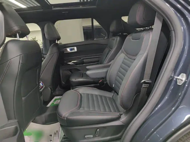 Ford Explorer — Фото автомобиля 16