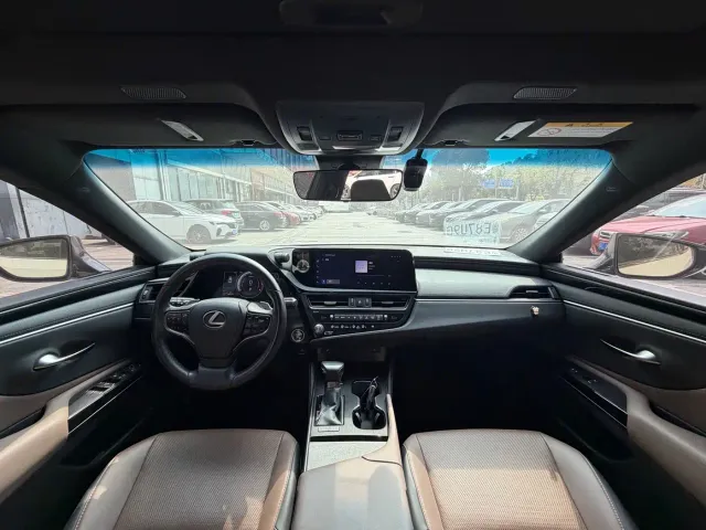 Lexus ES — Фото автомобиля 4