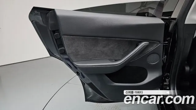 Tesla Model Y — Фото автомобиля 14