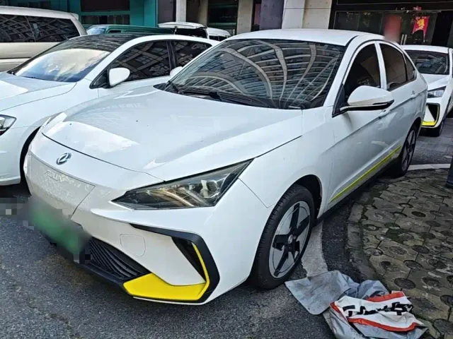 Фотография автомобиля — Dongfeng Fengshen E70