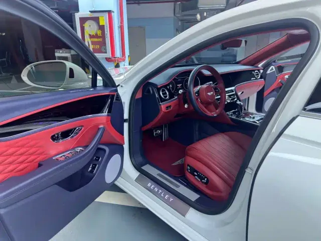 Bentley Flying Spur — Фото автомобиля 6
