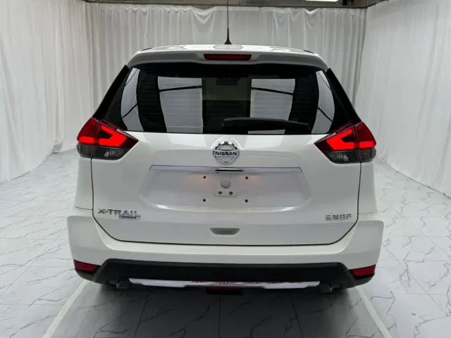 Nissan X-Trail — Фото автомобиля 5