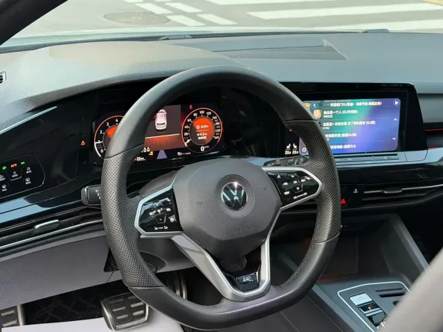 Volkswagen Golf — Фото автомобиля 15
