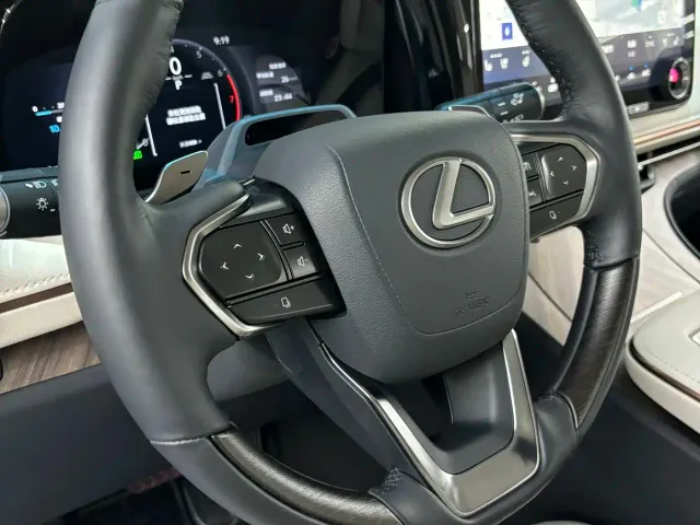 Lexus LM — Фото автомобиля 9