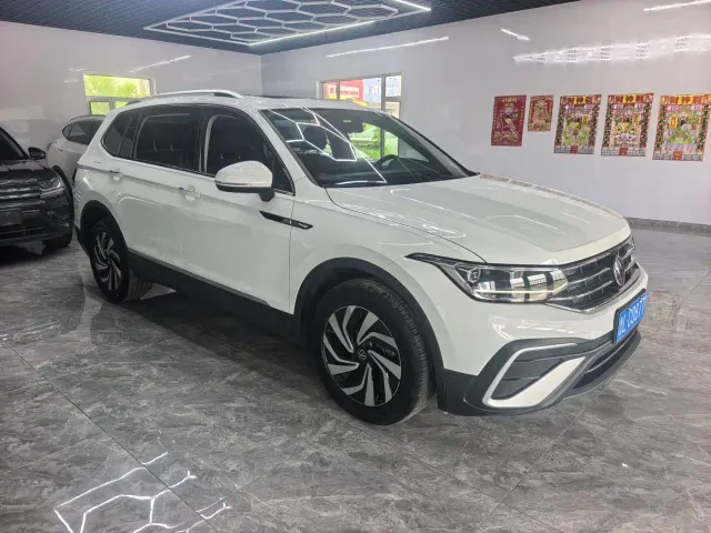 Volkswagen Tiguan L — Фото автомобиля 2