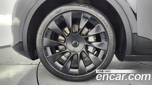 Tesla Model Y — Фото автомобиля 5