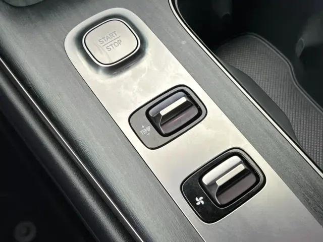 Xiaomi SU7 — Фото автомобиля 24