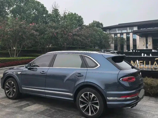 Bentley Bentayga — Фото автомобиля 7