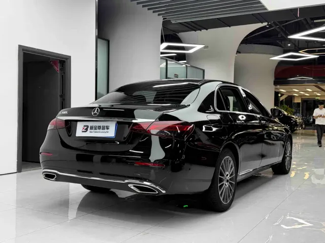 Mercedes-Benz E-Class — Фото автомобиля 12