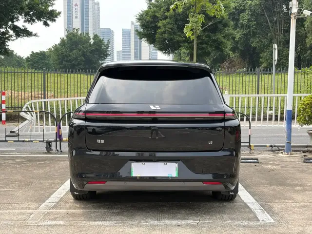 Li Auto L8 — Фото автомобиля 5