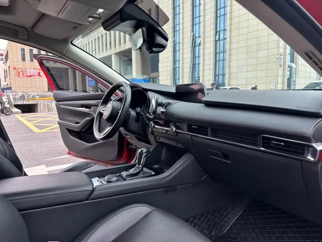 Mazda Axela — Фото автомобиля 19