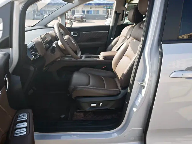 Wuling Starlight 730 — Фото автомобиля 10