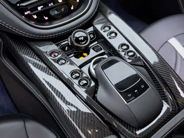 Aston Martin DBX — Фото автомобиля 24